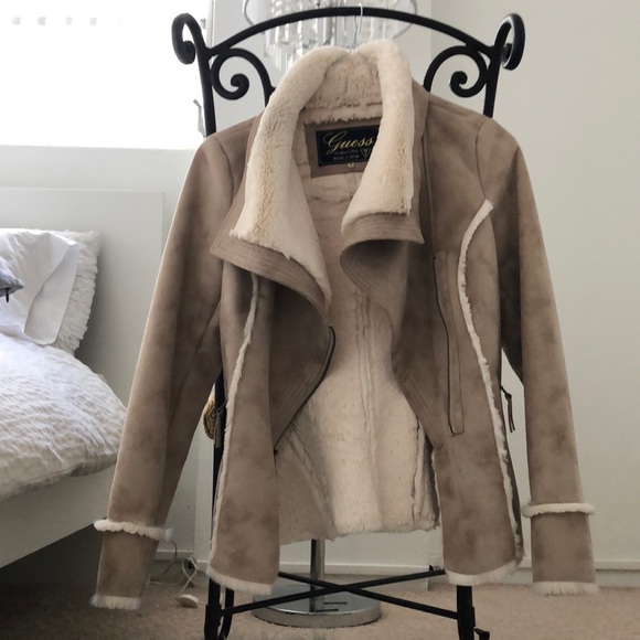 Cozy Guess 🧥 Jacket - Picture 6 of 6